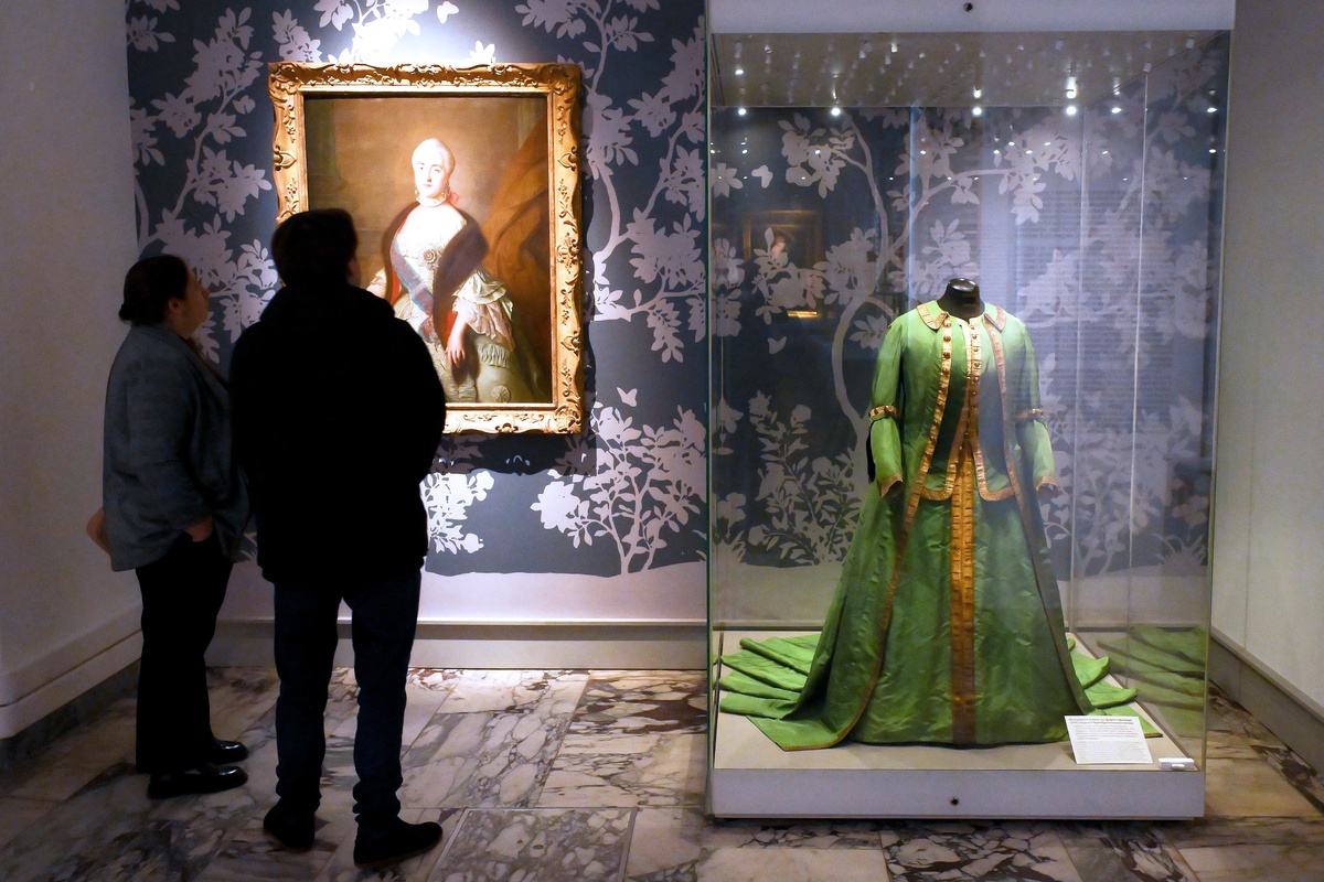    Мундирное платье Екатерины II сделано по форме офицера лейб-гвардии Преображенского полка. 1769 год. / РИА Новости