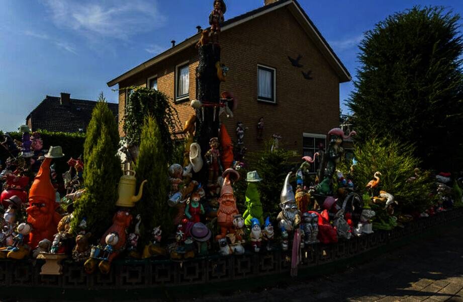    Лужайка возле дома в Нидерландах