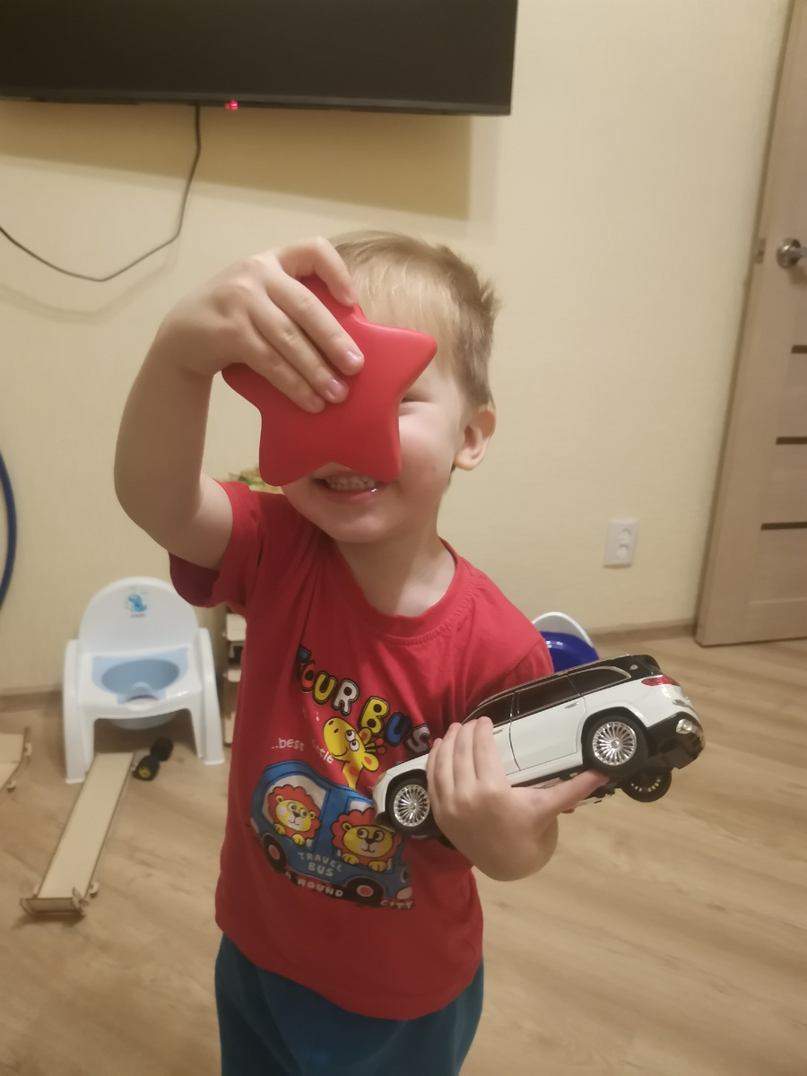 А это Петя со дидой (звездой). 