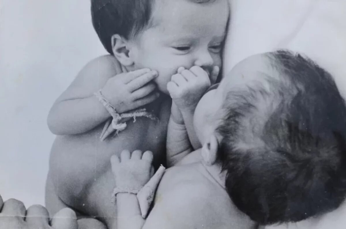    Девочки сразу после рождения.