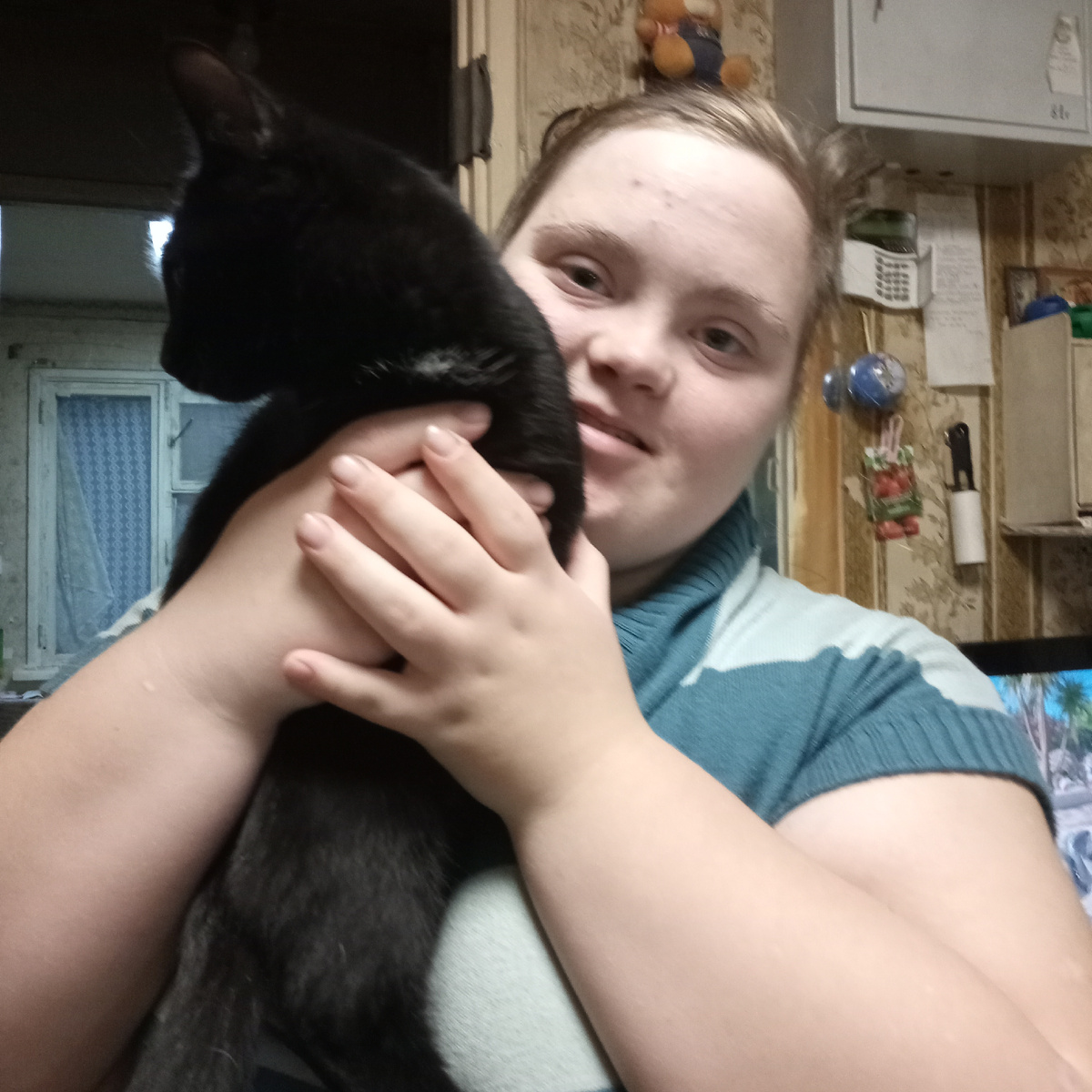 Попросила побольше фоточек сделать с киской и с вами поделится