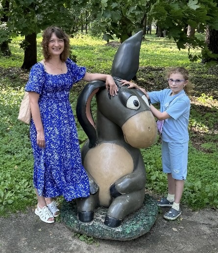 Аминка Хатиб и Наталья Кахарова на прогулке.