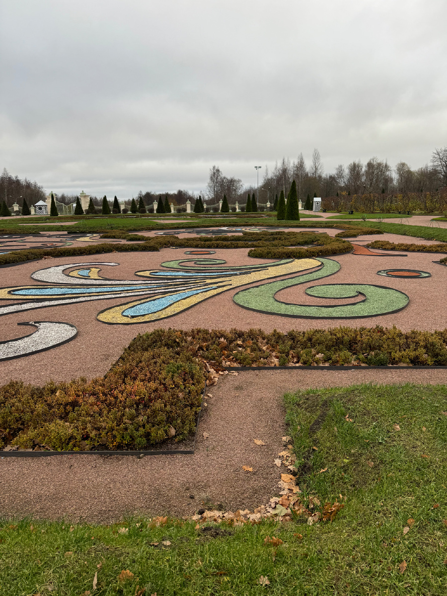 Цветники в Нижнем парке
