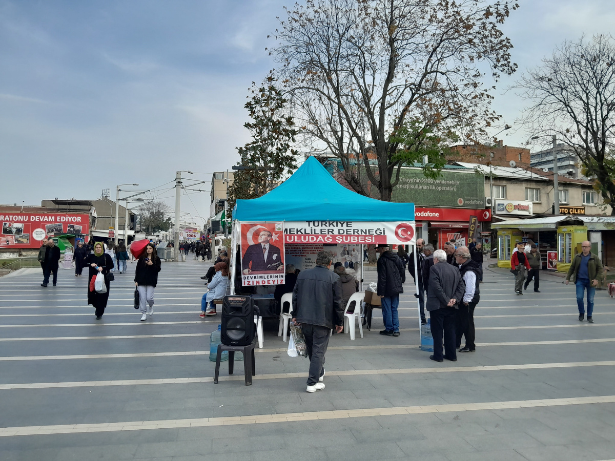 Предвыборная палатка с агитацией