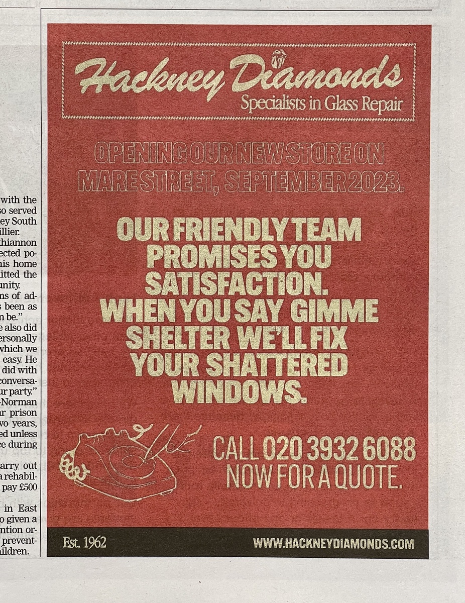 Реклама альбома «Hackney Diamonds» в лондонских газетах.