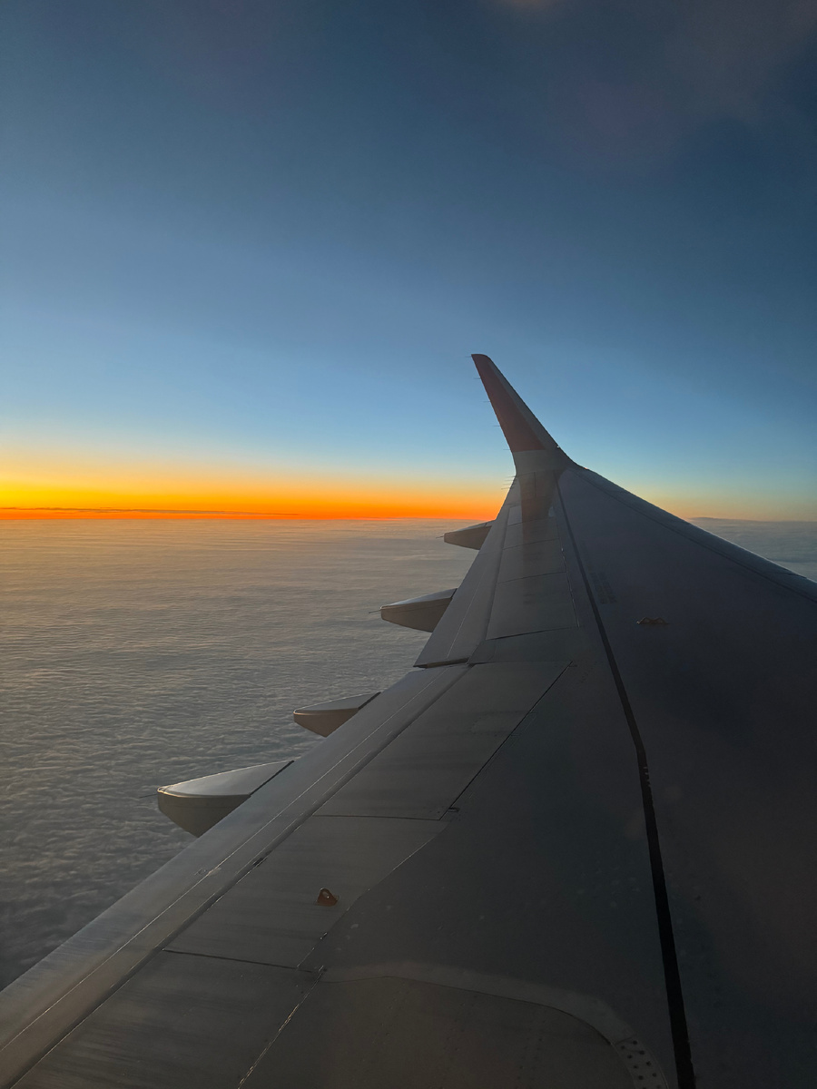 Рассвет на высоте 10000 метров, прекрасное утро