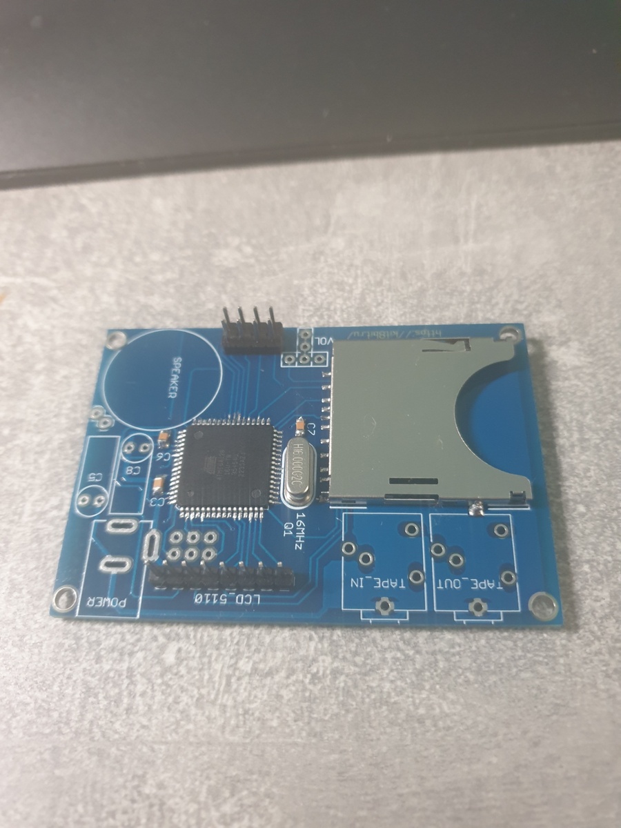 Процесс сборки эмулятора магнитофона.