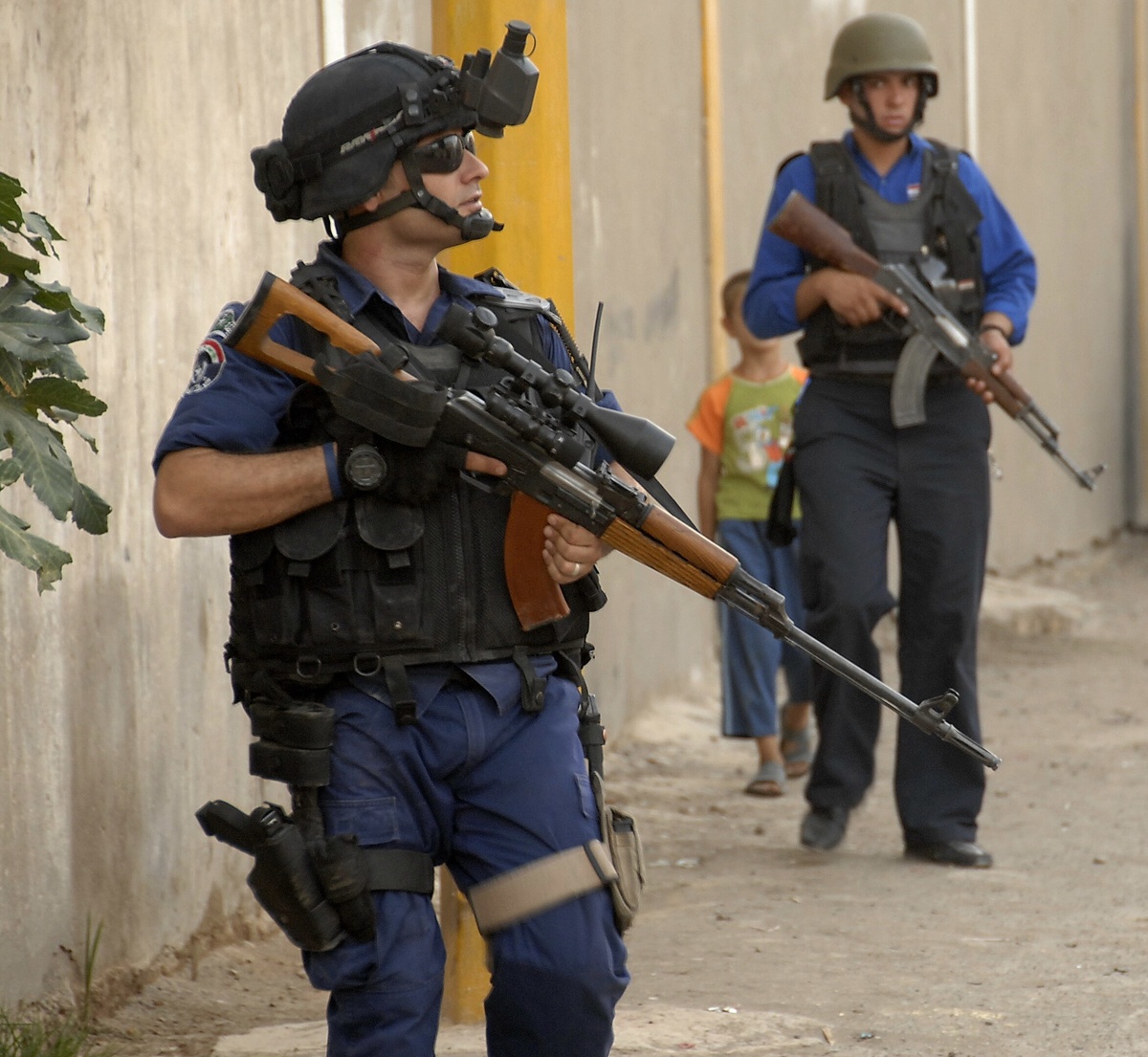 Иракский полицейский с пехотной "снайперкой". (Фото - общественное достояние)