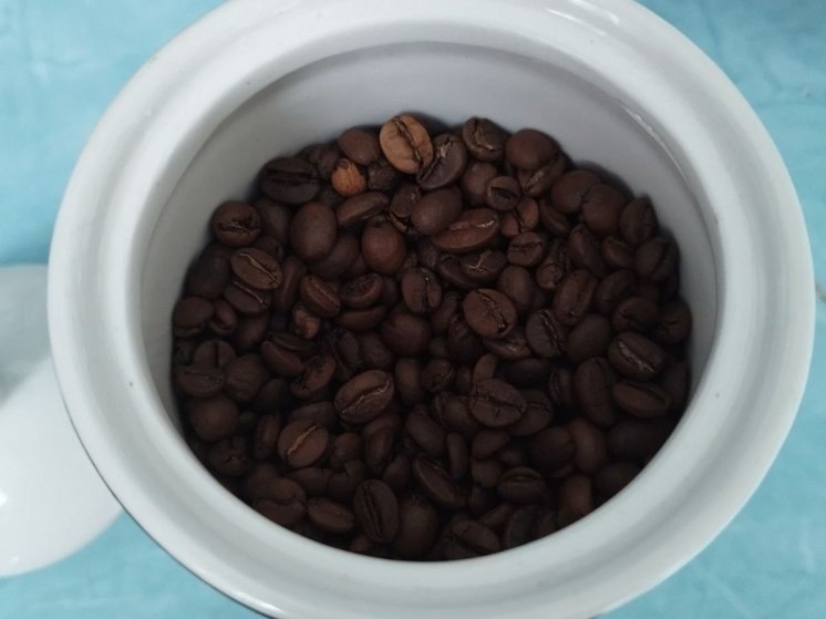     Прием кофеина совместно с алкоголем может снижать выброс гормона дофамина. Фото: «МК в Великом Новгороде»