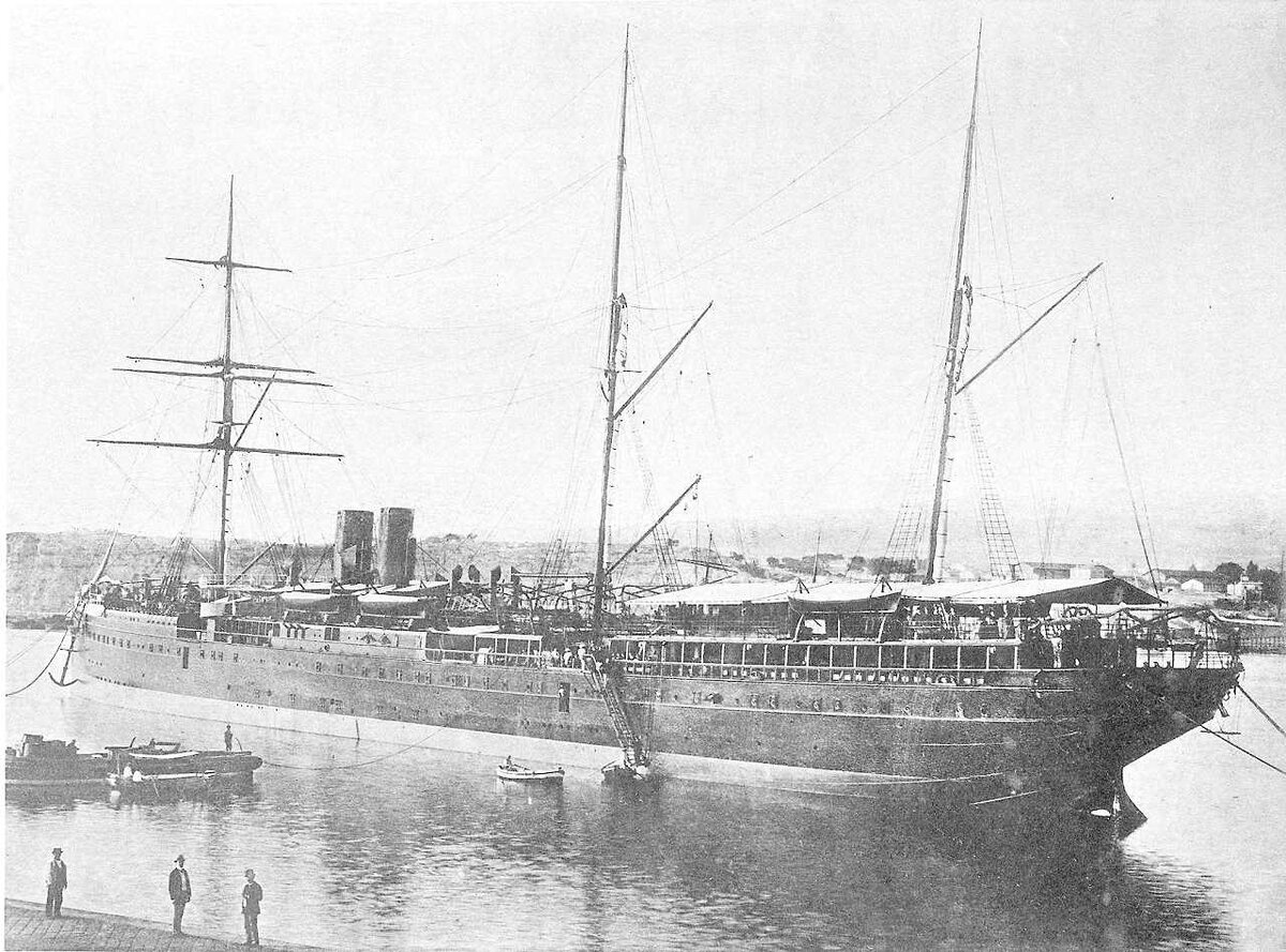 По распоряжению русского морского министерства на корабле был устроен госпиталь Красного Креста. На судне были оборудованы палаты, рассчитанные на 500 человек. В персонал госпиталя входили уполномоченный Л. Л. Татищев, фармацевт, заведующий хозяйством, трое врачей, 20 сестёр милосердия, 73 санитара и две горничные. Старшей сестрой милосердия была баронесса Анна Фёдоровна Мейендорф. Экипаж судна состоял из 141 моряков, русских и французов. 17 (30) марта 1916 года «Портюгаль» стоял на якоре в Чёрном море близ турецкого города Офа. Погода была ясная и опознавательные знаки корабля — красные кресты — были отчётливо видны. Внезапно неподалёку от корабля всплыла немецкая подводная лодка. Капитан судна успокоил пассажиров и членов экипажа, сказав, что лодка не станет атаковать корабль, находящийся под защитой Красного Креста. Тем не менее, подводная лодка U-33 (командир капитан-лейтенант Гансер) выпустила по кораблю две торпеды, первая из которых пошла по касательной вдоль левого борта, а вторая взорвалась, попав в середину правого борта