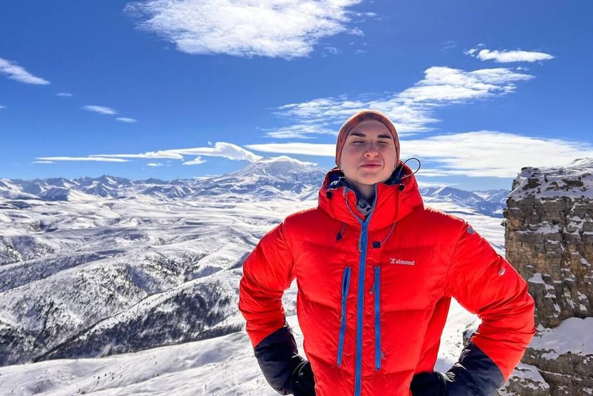    В этом году Евгений отправился в поход на Кавказ и впервые побывал недалеко от Эльбруса и этим очень гордится. Предоставлено героем материала