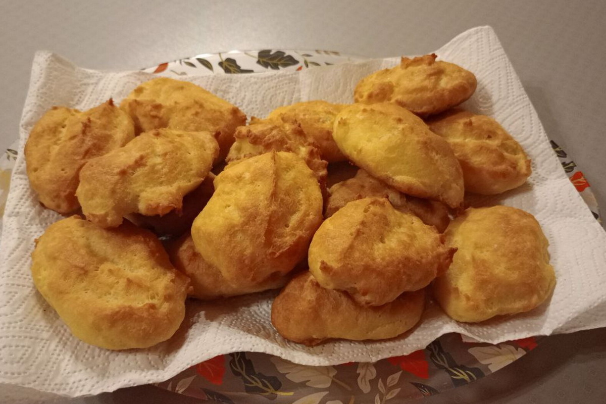     Новогодние эклеры с несладкой начинкой: рецепт и лайфхаки