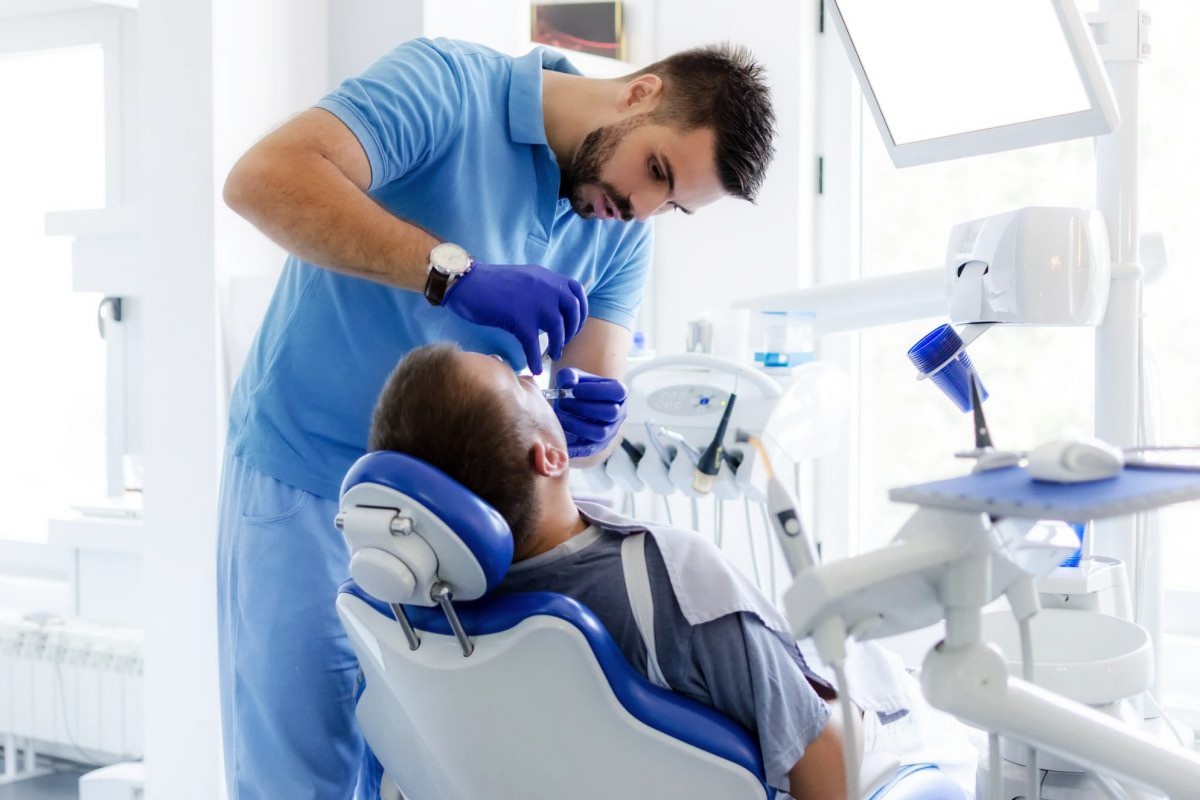 А вообще, мой вам совет – всегда решайте проблему с зубами своевременно. Тогда и платить придется меньше. 