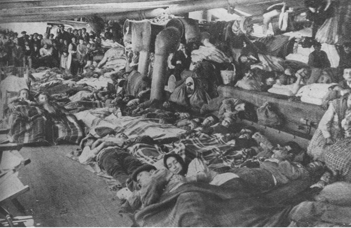 Пассажиры третьего класса на пути в новую жизнь.