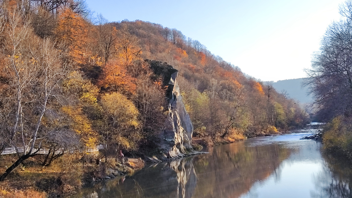 Скала Петушок и река Псекупс