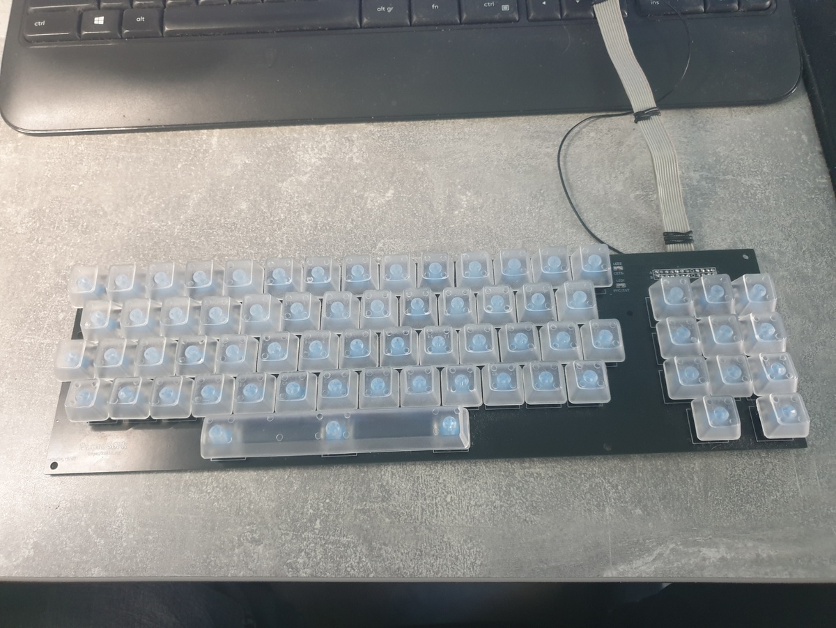 Клавиатуру ретро компьютера "Радио-86РК".