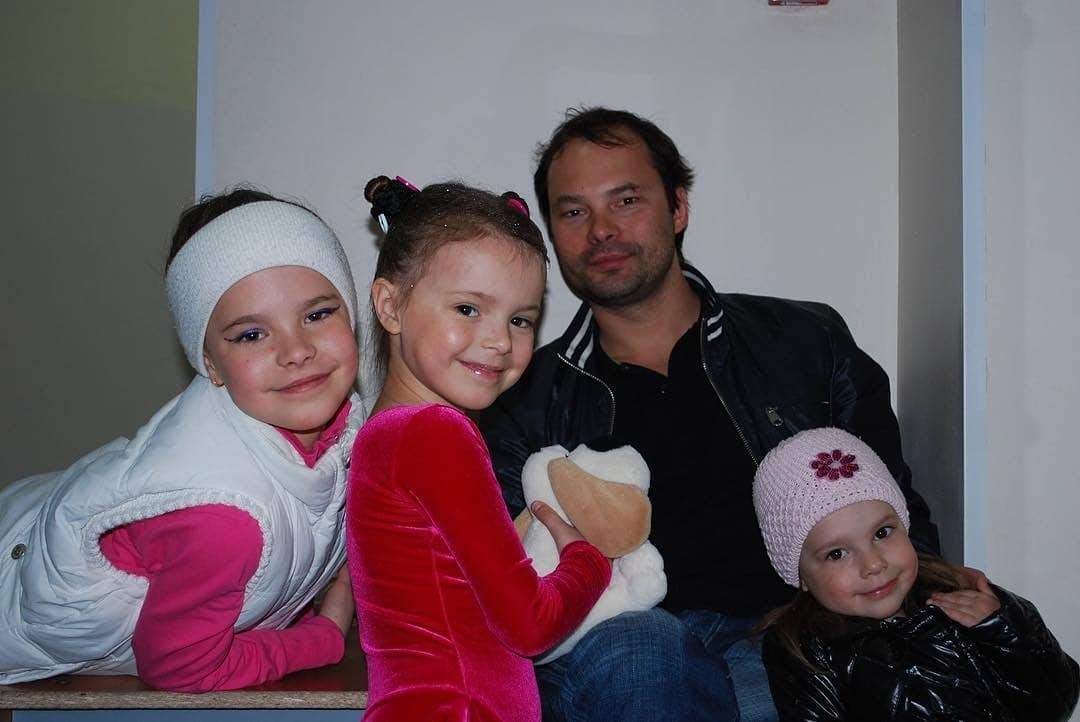 Инна, Аня, Станислав и Яна. Архивное и очень милое фото