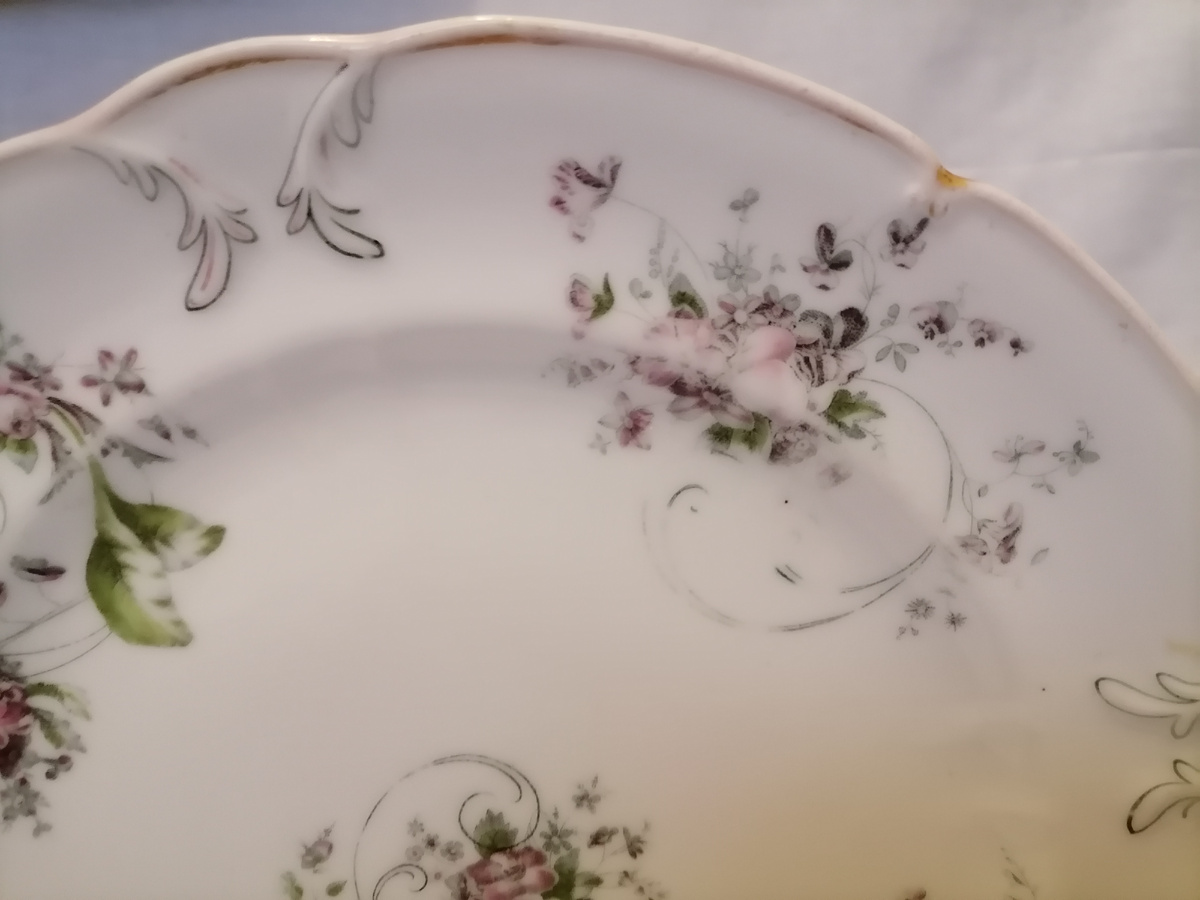 Личное фото автора. Тарелка, фарфор, деколь. Рельеф.
