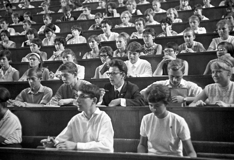 Советские студенты, 1960-е годы (иллюстрация из открытых источников)