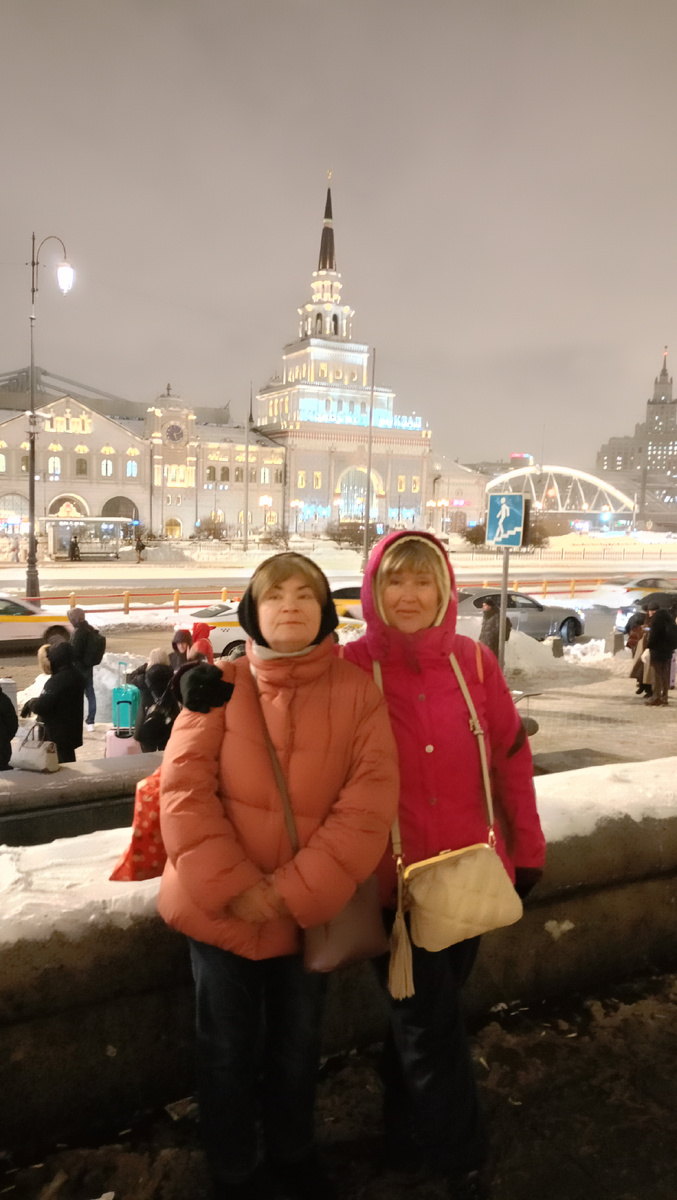 Кариночка и ещë два замечательных человека меня в Москве очень порадовали. Замечательная получилась пересадка в Москве💕💕💕
