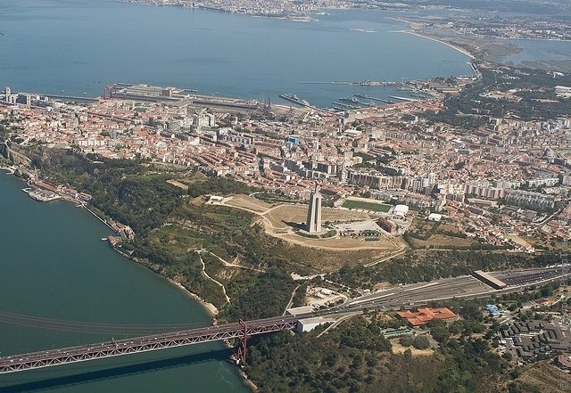 Алмада с высоты птичьего полёта. Фото из интернета.