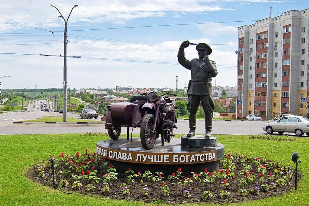 Фото с сайта https://pikabu.ru/story/otvet_na_post_otvet_na_post_skulptura_sotrudnika_gai_v_breste_8434804?mv=2. Взято с Яндекс.Картинки