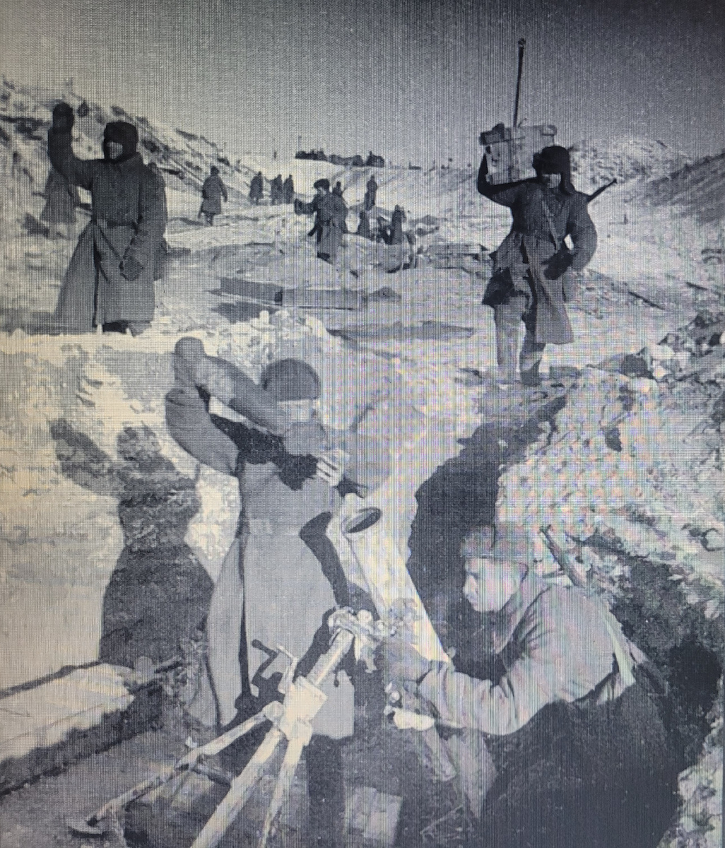 Советские миномётчики в Сталинграде зимой 1942/1943 годов - о некоторых из них и пойдёт речь в этой публикации ко Дню артиллерии... (фото из открытых источников)... 