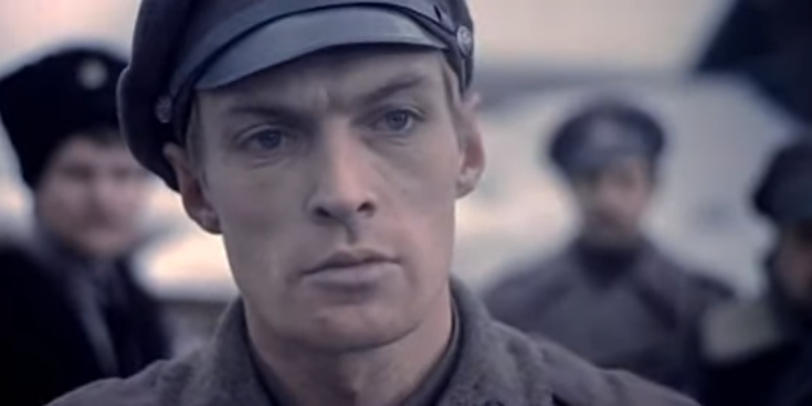 Рядовой Крапивин в фильме "Бег".