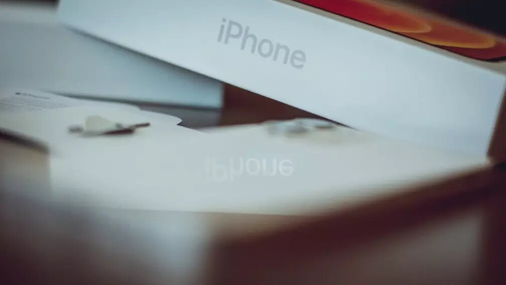 Пользователи iPhone 16 жалуются на необъяснимые голоса из динамиков. Источник: 1MI