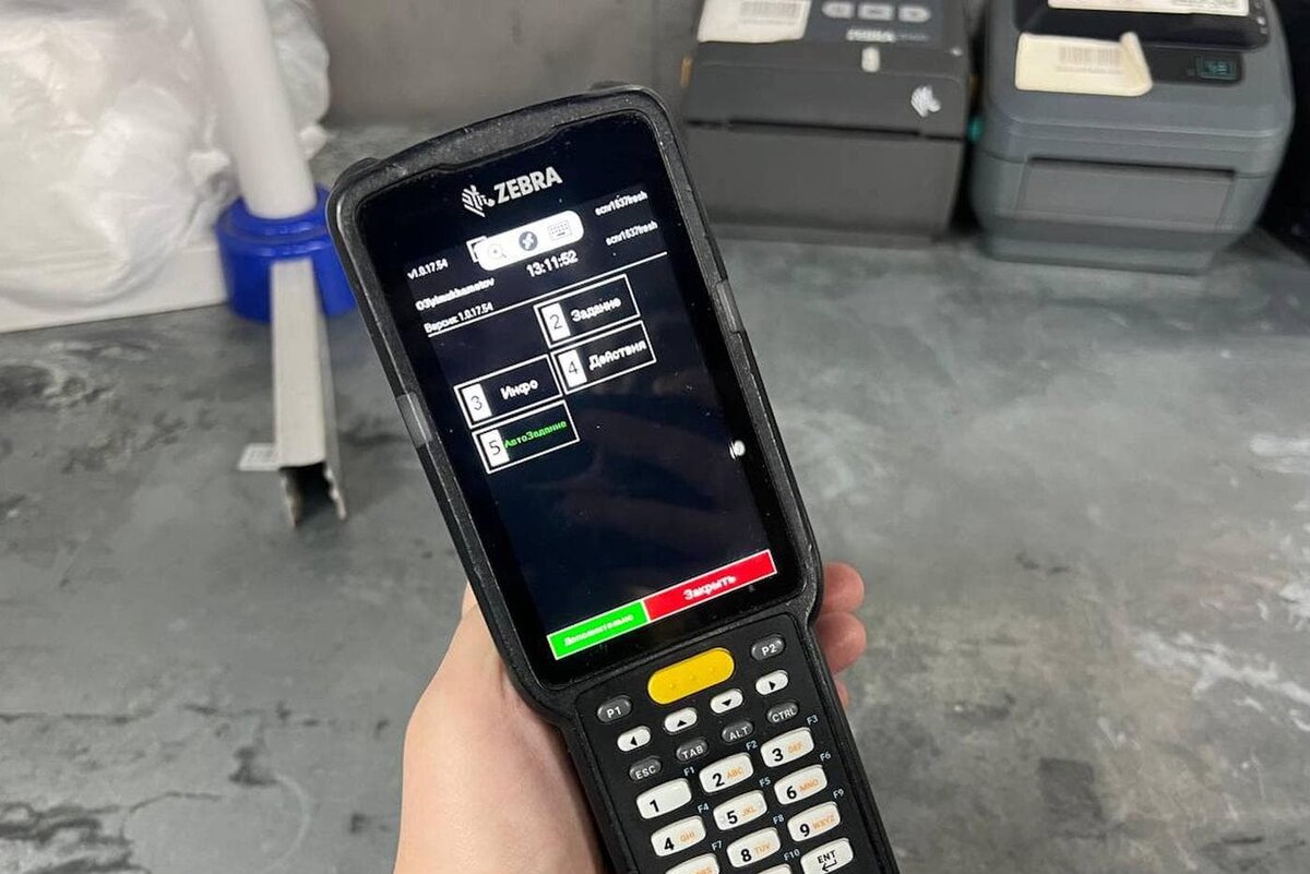    Это ТСД – терминал сбора данных. Он главный помощник в работе. Без него не обходится ни одна операция на складе.Дарья Шацкая.