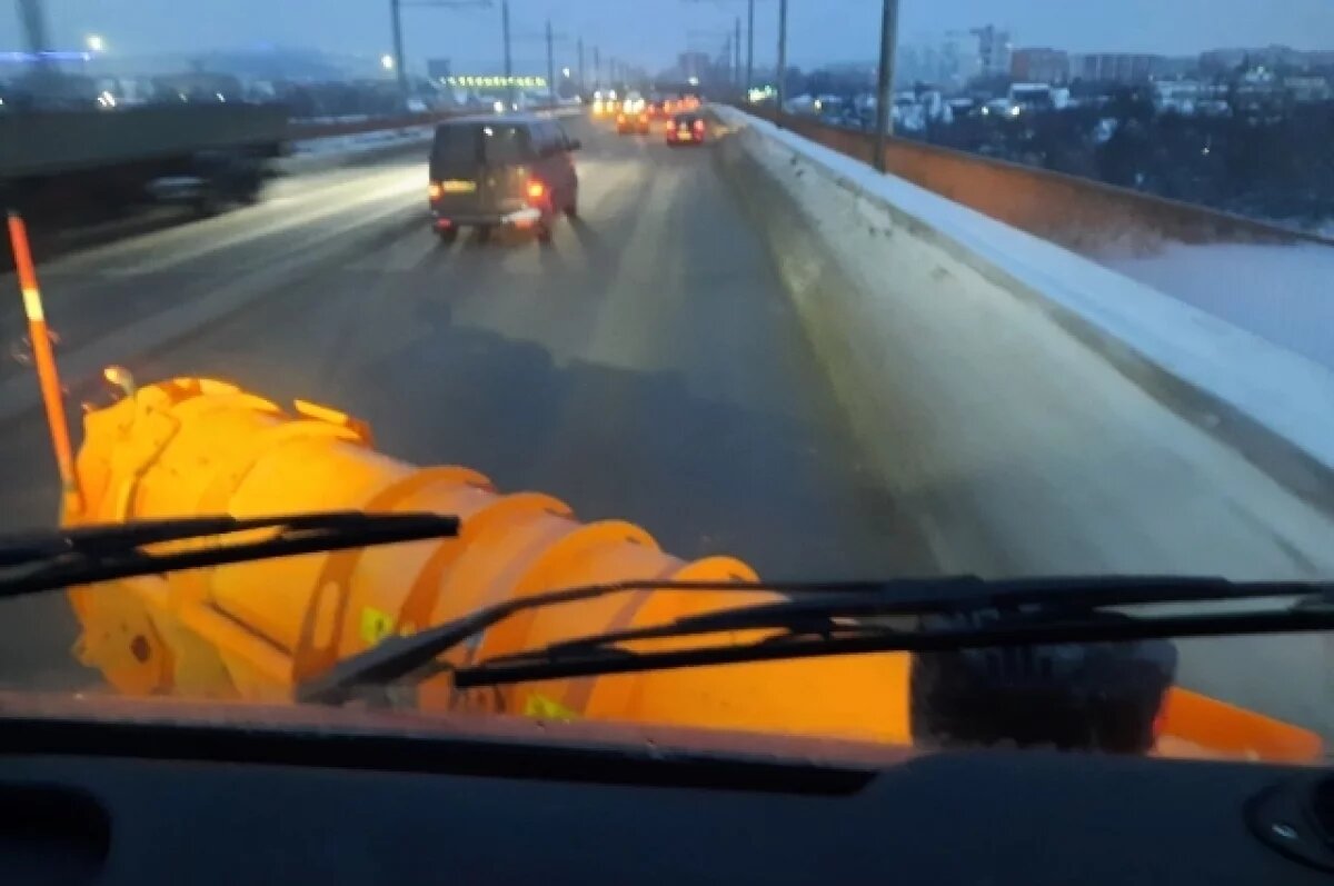    На Ямале на уборке снега задействованы 565 единиц техники