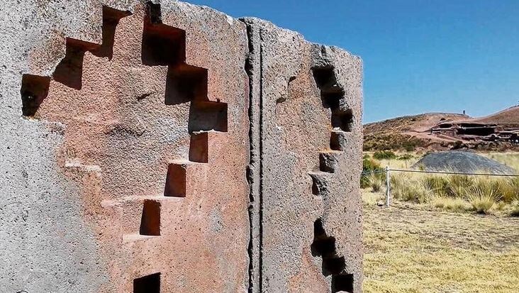 В качестве следующего шаблона может быть не прорезной, а цельный крест, по внешнему периметру которого также легко наносить линию узора :о)