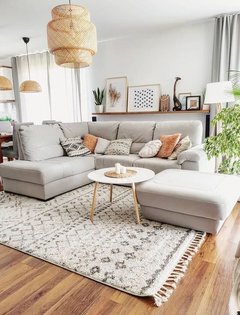 Светлая гостиная в современном стиле. Фото 1.