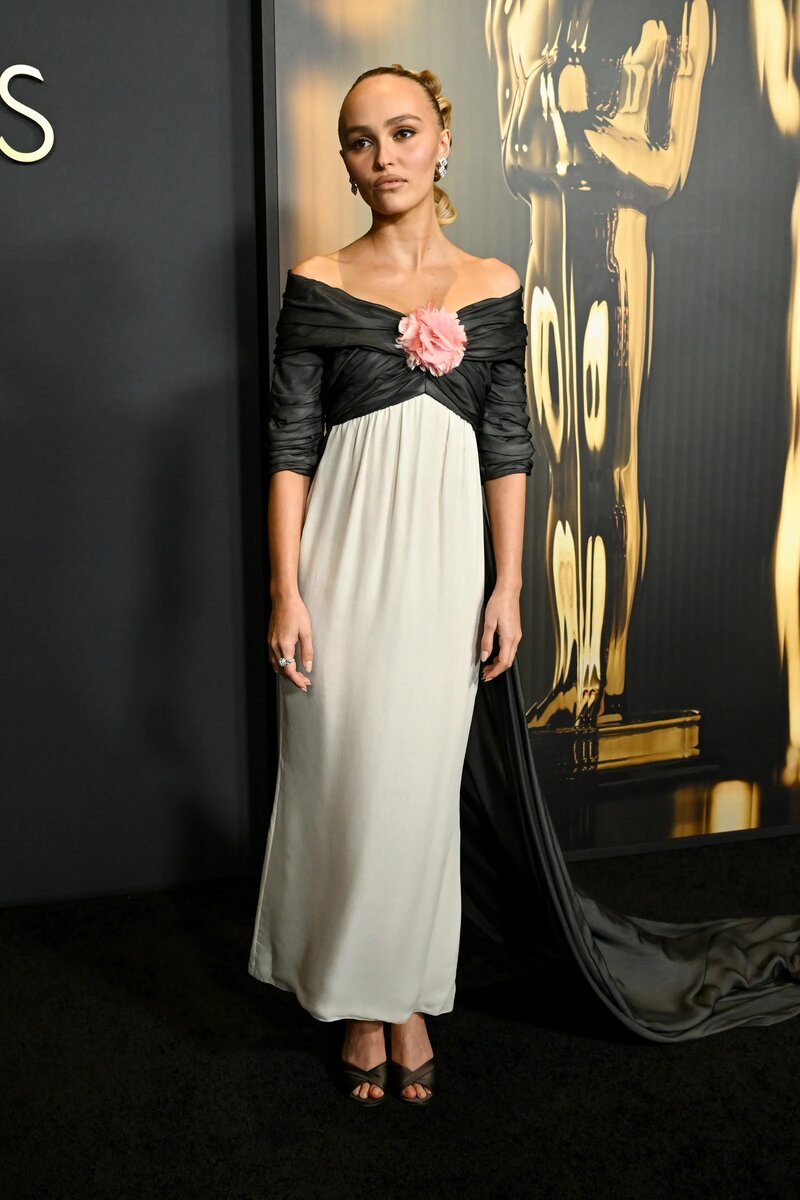 Очарование и классика: Лили-Роуз Депп снова покоряет красную дорожку