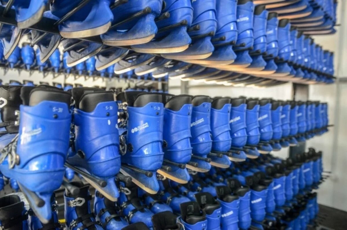    В Омске завершилась заливка самого большого катка