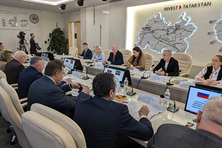    Накануне комитет Госсовета РТ по экономике, инвестициям и предпринимательству провел выездное заседание в инвестиционной альма-матер Татарстана — агентстве инвестиционного развития РТ.   
Фото: Земфира Тухфатуллова