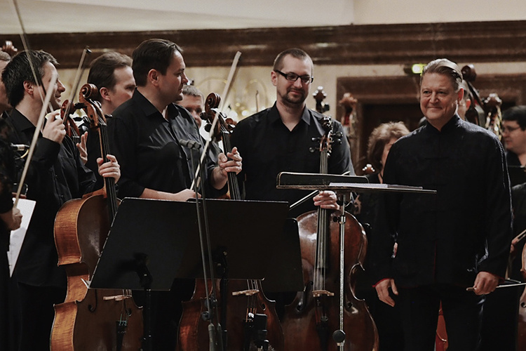    Александр Сладковский: «Это музыка нашего времени. Она невероятно нежная и трогательная, полна эмоций и любви!»