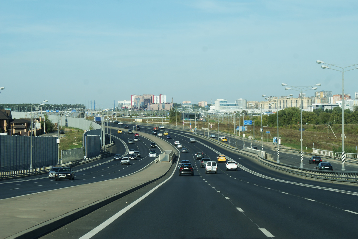 Едем из Новых Ватутинок в сторону МКАД. 