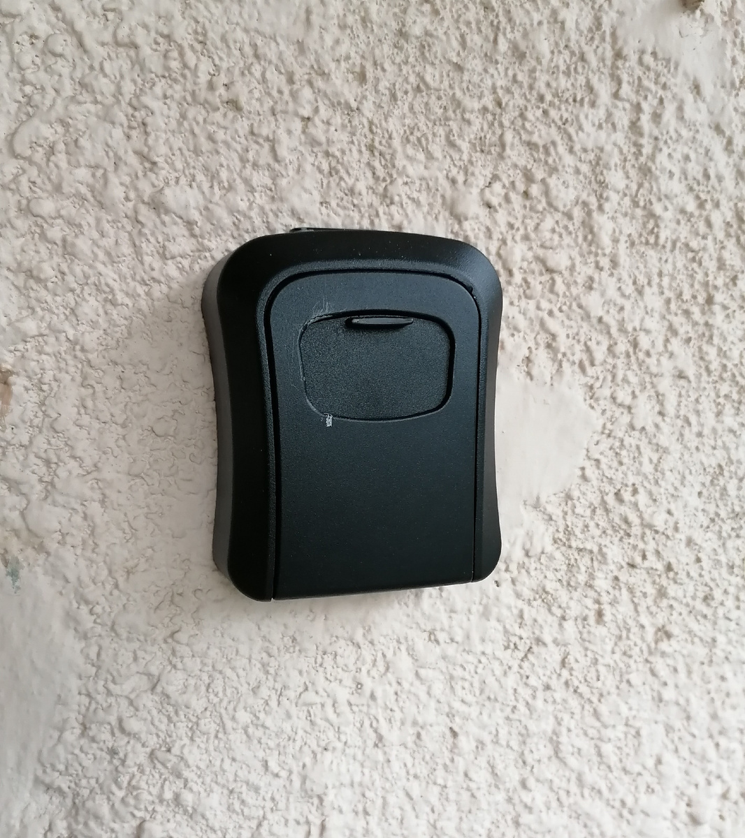 Сейф у подъезда