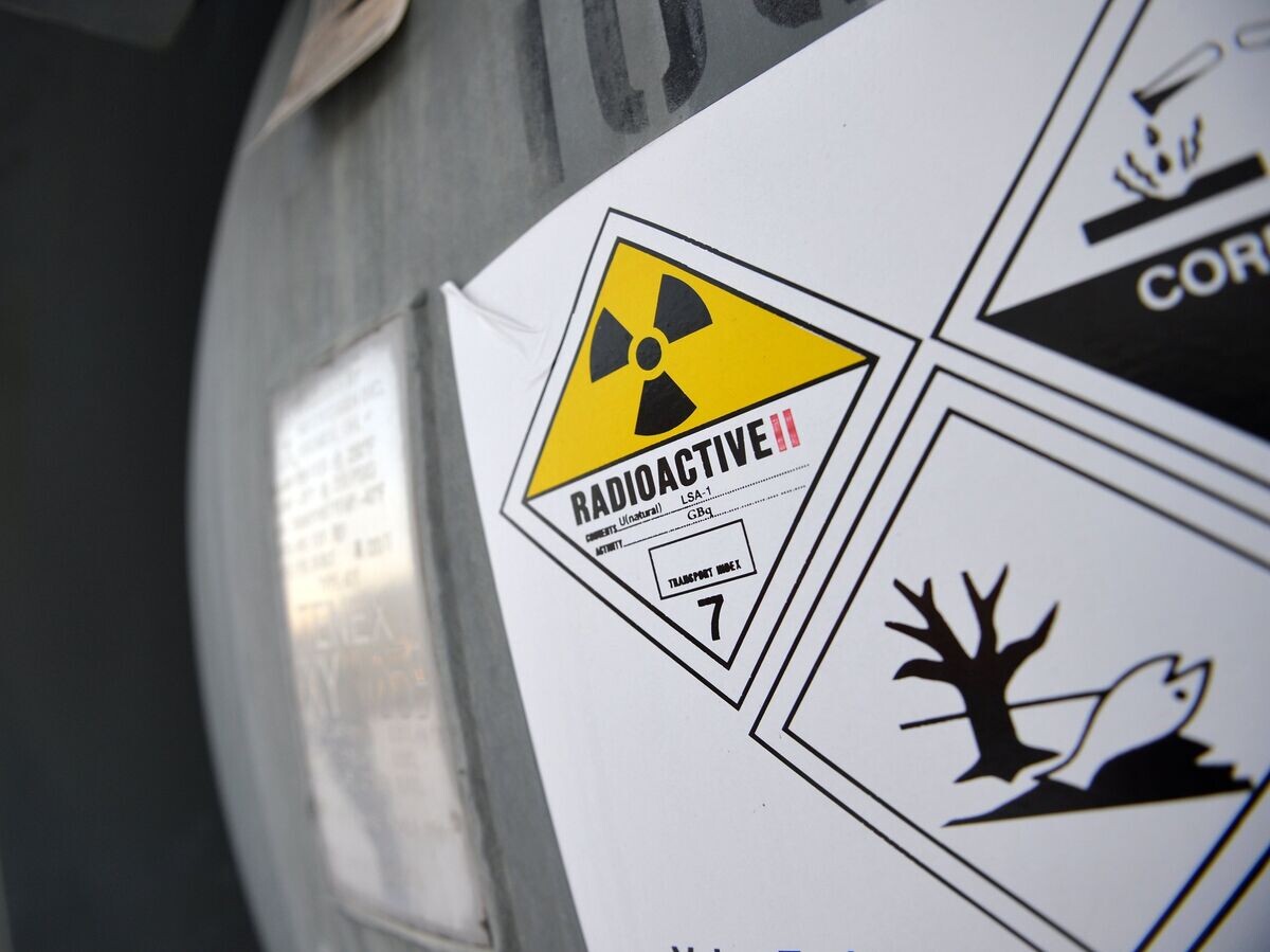    Контейнер с обедненным гексафторидом урана© РИА Новости . Павел Лисицын