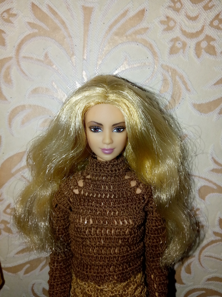 Барби Шакира, кукла моей последней старшей сестры, перешедшая ко мне по наследству. Её я считаю основательницей нового клана Барбеек.