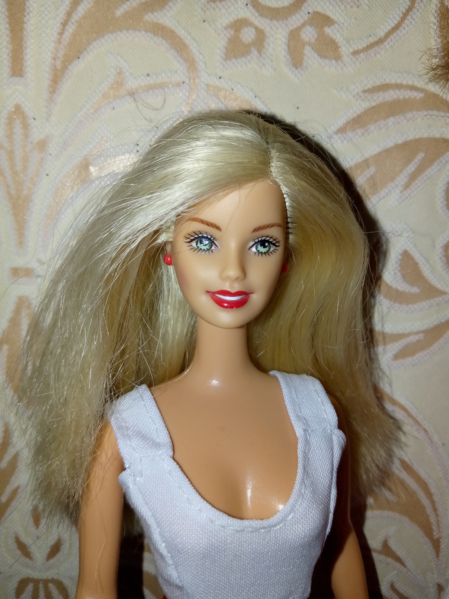 Первая моя импортная Барби Анита, которую я так и не смогла полюбить.