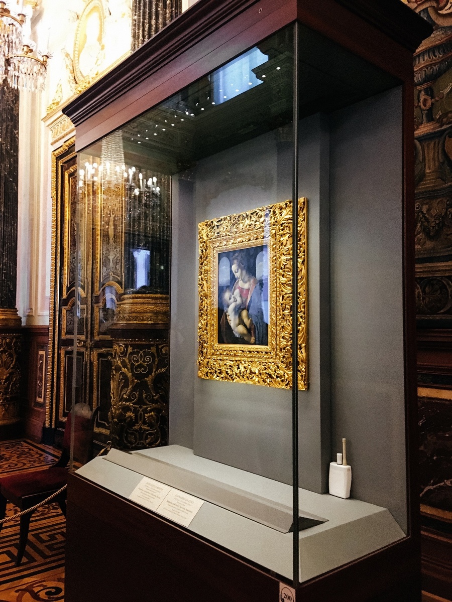 "Мадонна Литта". Леонардо да Винчи.