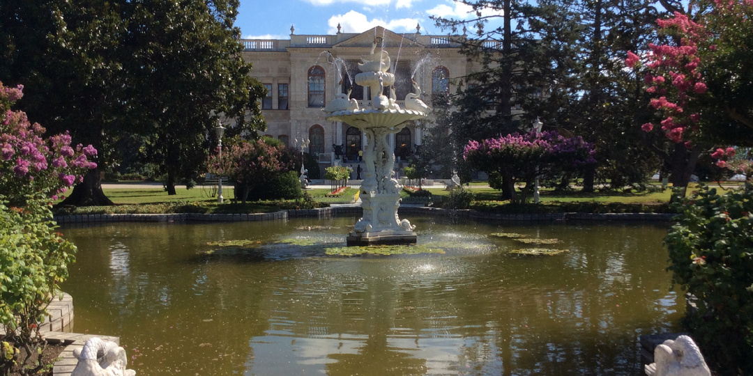 Большое путешествие по Турции. Стамбул. Дворец Долмабахче. Мечеть Долмабахче.