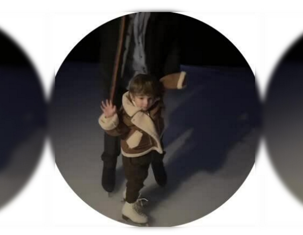 Сын Лизы Арзамасовой встал на коньки. Фото: соцсети