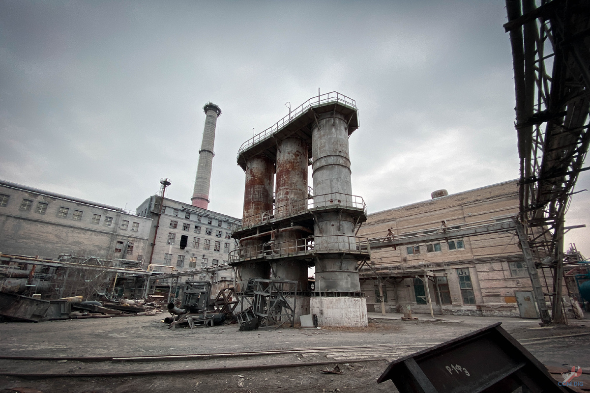 Территория заброшенного производства. 