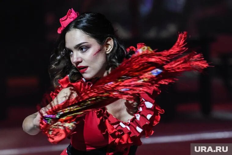 Фигуристка Евгения Медведева родилась 19 ноября 1999 года и начала заниматься катанием с 3,5 лет. Фото: Владимир Жабриков © URA.RU