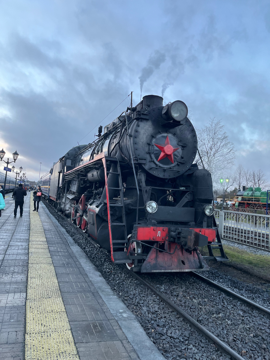 Фото автора. Настоящий паровоз повезет наш ретро-поезд в Рускеалу 