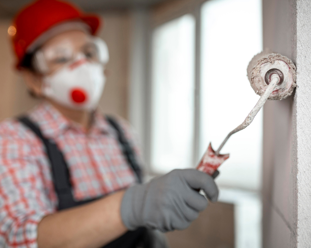 источник фото: <a href="https://ru.freepik.com/free-photo/female-construction-worker-with-helmet-paint-roller_11905302.htm#fromView=search&page=1&position=4&uuid=f9ee6154-6611-42b7-a20c-2b2ca9e57948">Изображение от freepik</a>