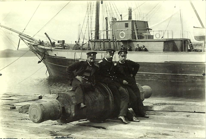 А.В. Колчак, Н.Н. Коломейцев и Ф.А. Матисен. Порт Тромсё. 1900 г.